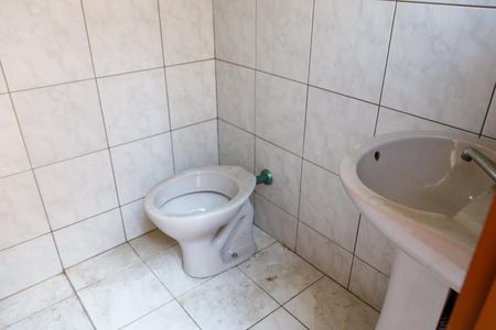 Casa à venda com 200m², 4 quartos e sem vagaLavabo