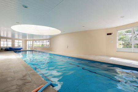 Apartamento à venda com 136m², 3 quartos e 2 vagas Apartamento à venda com 136m², 3 quartos e 2 vagasÁrea comum - Piscina aquecida