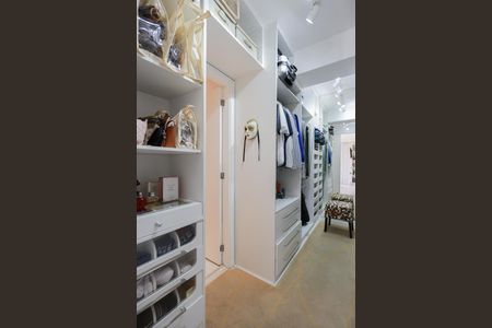 Apartamento à venda com 136m², 3 quartos e 2 vagas Apartamento à venda com 136m², 3 quartos e 2 vagasCloset da Suíte 1