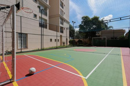 Apartamento à venda com 136m², 3 quartos e 2 vagas Apartamento à venda com 136m², 3 quartos e 2 vagasÁrea comum - Quadra esportiva