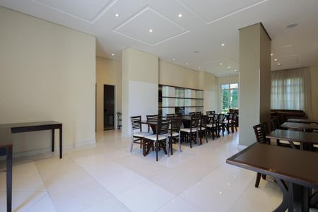 Apartamento à venda com 136m², 3 quartos e 2 vagas Apartamento à venda com 136m², 3 quartos e 2 vagasÁrea comum - Salão de festas 2