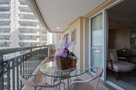 Apartamento à venda com 136m², 3 quartos e 2 vagas Apartamento à venda com 136m², 3 quartos e 2 vagasVaranda gourmet