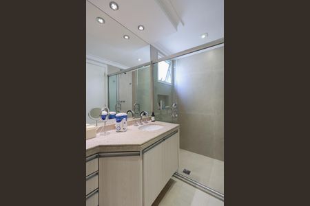 Apartamento à venda com 136m², 3 quartos e 2 vagas Apartamento à venda com 136m², 3 quartos e 2 vagasBanheiro da Suíte 1