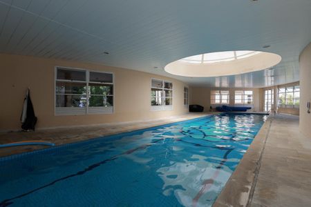 Apartamento à venda com 136m², 3 quartos e 2 vagas Apartamento à venda com 136m², 3 quartos e 2 vagasÁrea comum - Piscina aquecida