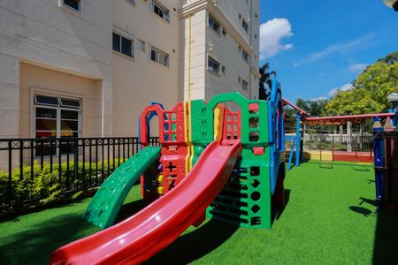 Apartamento à venda com 136m², 3 quartos e 2 vagas Apartamento à venda com 136m², 3 quartos e 2 vagasÁrea comum - Playground