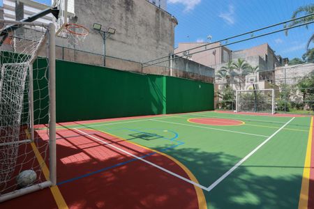 Apartamento à venda com 136m², 3 quartos e 2 vagas Apartamento à venda com 136m², 3 quartos e 2 vagasÁrea comum - Quadra esportiva