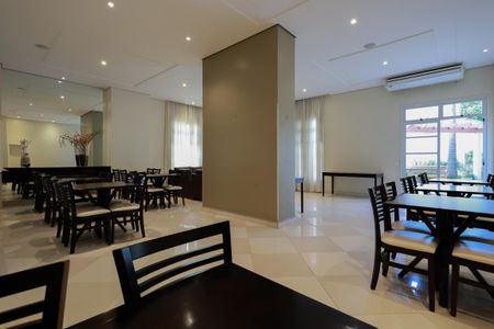 Apartamento à venda com 136m², 3 quartos e 2 vagas Apartamento à venda com 136m², 3 quartos e 2 vagasÁrea comum - Salão de festas 1