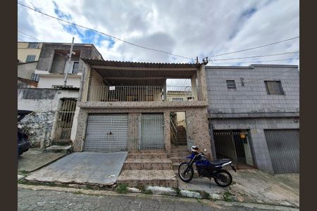 Casa à venda com 200m², 2 quartos e 1 vagaFachada