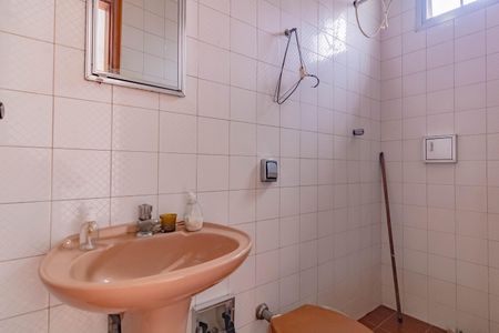 Casa à venda com 222m², 3 quartos e 2 vagas Casa à venda com 222m², 3 quartos e 2 vagasBanheiro de Serviço