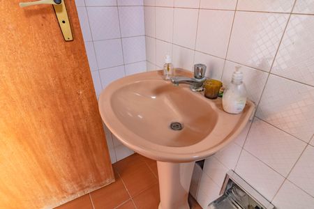 Casa à venda com 222m², 3 quartos e 2 vagas Casa à venda com 222m², 3 quartos e 2 vagasBanheiro de Serviço