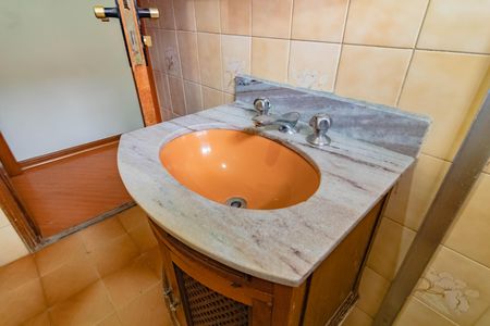 Casa à venda com 222m², 3 quartos e 2 vagas Casa à venda com 222m², 3 quartos e 2 vagasBanheiro Social