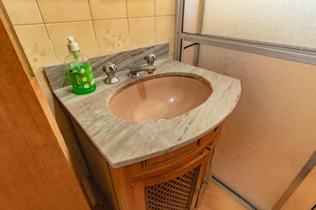 Casa à venda com 222m², 3 quartos e 2 vagas Casa à venda com 222m², 3 quartos e 2 vagasBanheiro Social