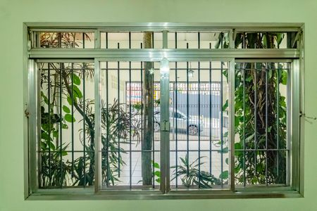 Casa à venda com 222m², 3 quartos e 2 vagas Casa à venda com 222m², 3 quartos e 2 vagasSala