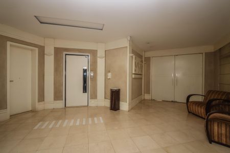 Apartamento à venda com 367m², 4 quartos e 4 vagas Apartamento à venda com 367m², 4 quartos e 4 vagasHall de Entrada