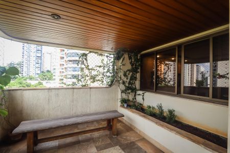 Apartamento à venda com 367m², 4 quartos e 4 vagas Apartamento à venda com 367m², 4 quartos e 4 vagasVaranda