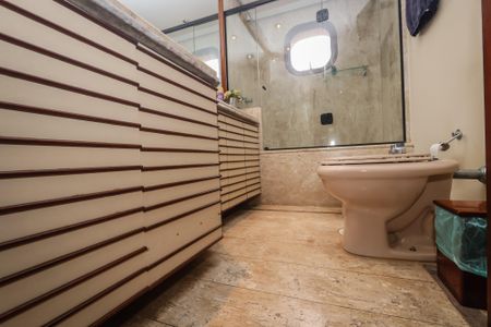 Apartamento à venda com 367m², 4 quartos e 4 vagas Apartamento à venda com 367m², 4 quartos e 4 vagasBanheiro da Suite 2