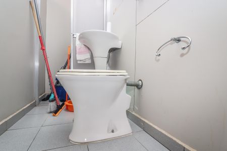 Apartamento à venda com 367m², 4 quartos e 4 vagas Apartamento à venda com 367m², 4 quartos e 4 vagasBanheiro de Serviço