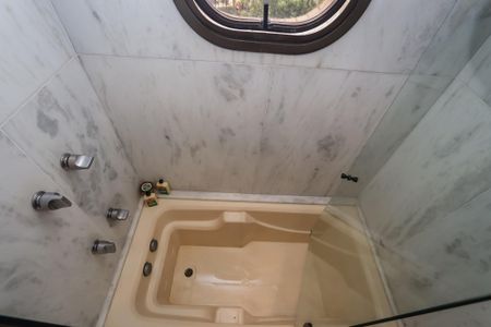 Apartamento à venda com 367m², 4 quartos e 4 vagas Apartamento à venda com 367m², 4 quartos e 4 vagasBanheiro da Suite 3