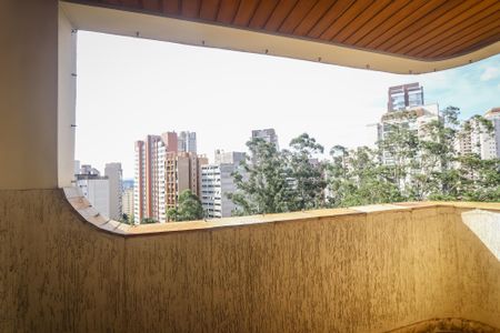 Apartamento à venda com 367m², 4 quartos e 4 vagas Apartamento à venda com 367m², 4 quartos e 4 vagasVaranda da Sala das Suites