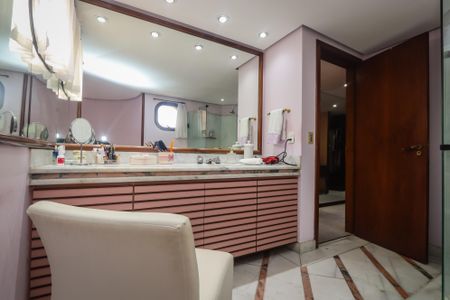 Apartamento à venda com 367m², 4 quartos e 4 vagas Apartamento à venda com 367m², 4 quartos e 4 vagasBanheiro da Suite Master