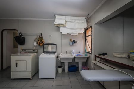 Apartamento à venda com 367m², 4 quartos e 4 vagas Apartamento à venda com 367m², 4 quartos e 4 vagasLavanderia