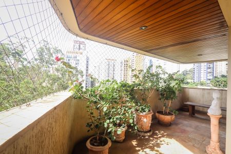 Apartamento à venda com 367m², 4 quartos e 4 vagas Apartamento à venda com 367m², 4 quartos e 4 vagasVaranda