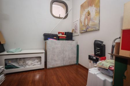 Apartamento à venda com 367m², 4 quartos e 4 vagas Apartamento à venda com 367m², 4 quartos e 4 vagasQuarto de Serviço