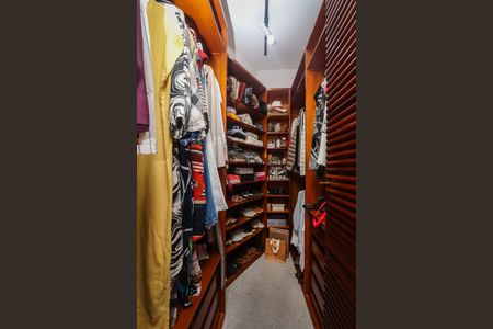 Apartamento à venda com 367m², 4 quartos e 4 vagas Apartamento à venda com 367m², 4 quartos e 4 vagasCloset da Suite Master Masculino