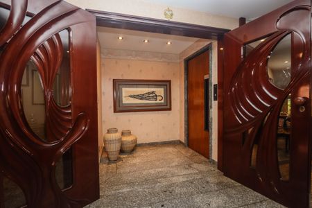 Apartamento à venda com 367m², 4 quartos e 4 vagas Apartamento à venda com 367m², 4 quartos e 4 vagasHall Social