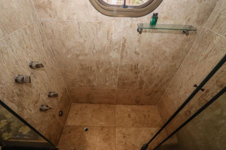 Apartamento à venda com 367m², 4 quartos e 4 vagas Apartamento à venda com 367m², 4 quartos e 4 vagasBanheiro da Suite 2