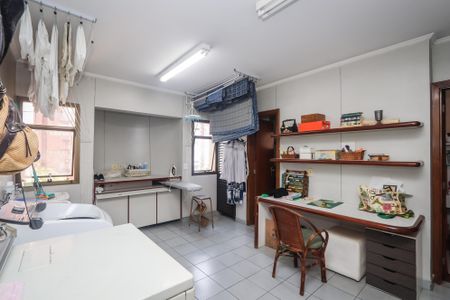 Apartamento à venda com 367m², 4 quartos e 4 vagas Apartamento à venda com 367m², 4 quartos e 4 vagasLavanderia