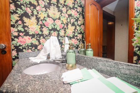 Apartamento à venda com 367m², 4 quartos e 4 vagas Apartamento à venda com 367m², 4 quartos e 4 vagasLavabo