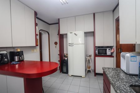 Apartamento à venda com 367m², 4 quartos e 4 vagas Apartamento à venda com 367m², 4 quartos e 4 vagasCozinha