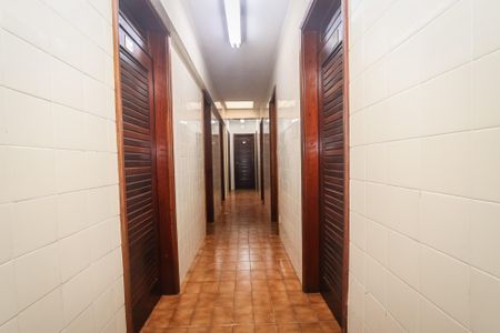 Apartamento à venda com 367m², 4 quartos e 4 vagas Apartamento à venda com 367m², 4 quartos e 4 vagasÁrea Comum - Box de Dispensa