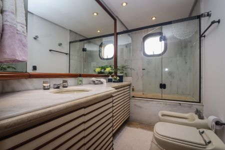 Apartamento à venda com 367m², 4 quartos e 4 vagas Apartamento à venda com 367m², 4 quartos e 4 vagasBanheiro da Suite 3
