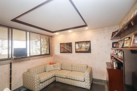 Apartamento à venda com 367m², 4 quartos e 4 vagas Apartamento à venda com 367m², 4 quartos e 4 vagasSala da TV