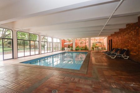 Apartamento à venda com 367m², 4 quartos e 4 vagas Apartamento à venda com 367m², 4 quartos e 4 vagasÁrea Comum - Piscina Coberta