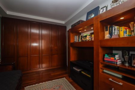 Apartamento à venda com 367m², 4 quartos e 4 vagas Apartamento à venda com 367m², 4 quartos e 4 vagasSala das Suites