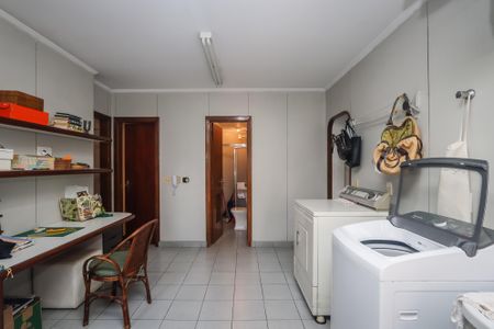 Apartamento à venda com 367m², 4 quartos e 4 vagas Apartamento à venda com 367m², 4 quartos e 4 vagasLavanderia