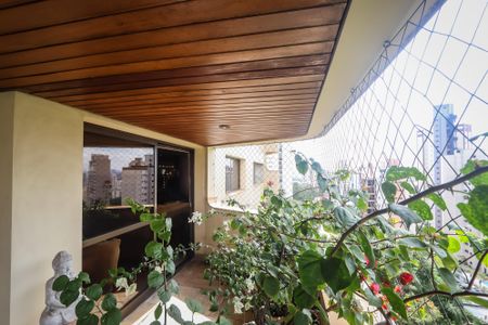 Apartamento à venda com 367m², 4 quartos e 4 vagas Apartamento à venda com 367m², 4 quartos e 4 vagasVaranda