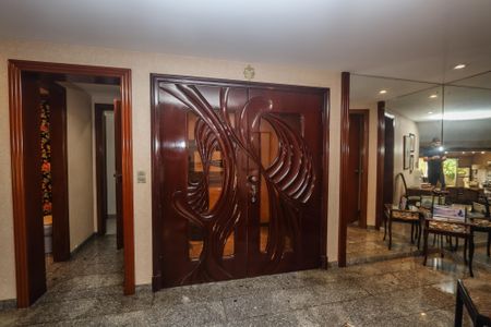 Apartamento à venda com 367m², 4 quartos e 4 vagas Apartamento à venda com 367m², 4 quartos e 4 vagasHall Social