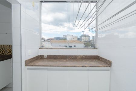 Apartamento à venda com 76m², 3 quartos e 1 vagaÁrea de Serviço