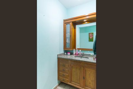 Casa à venda com 129m², 3 quartos e 2 vagasBanheiro Social