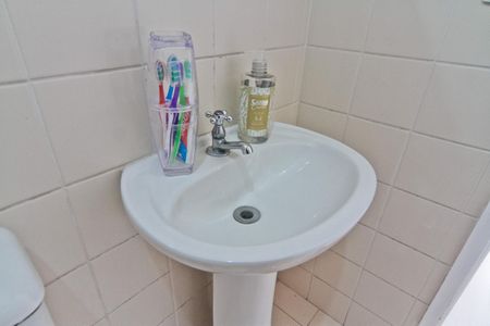 Apartamento à venda com 49m², 2 quartos e 1 vaga Apartamento à venda com 49m², 2 quartos e 1 vagaBanheiro