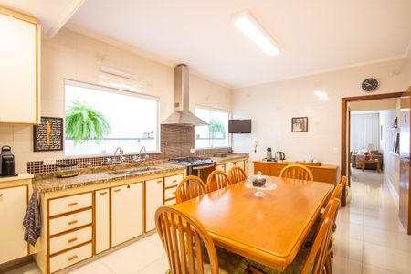 Casa à venda com 272m², 4 quartos e 2 vagasCozinha