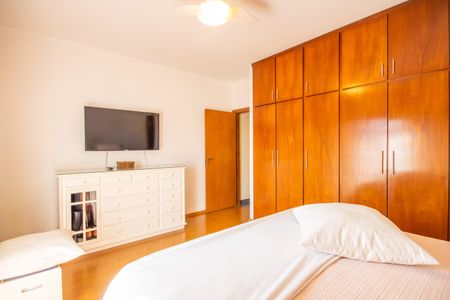 Casa à venda com 272m², 4 quartos e 2 vagasSuíte