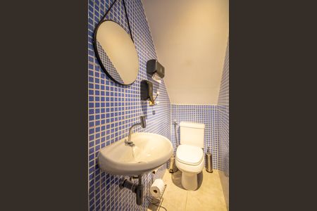 Casa à venda com 272m², 4 quartos e 2 vagasBanheiro de serviço