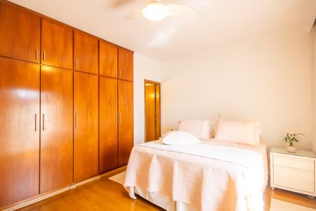 Casa à venda com 272m², 4 quartos e 2 vagasSuíte