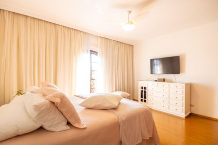 Casa à venda com 272m², 4 quartos e 2 vagasSuíte