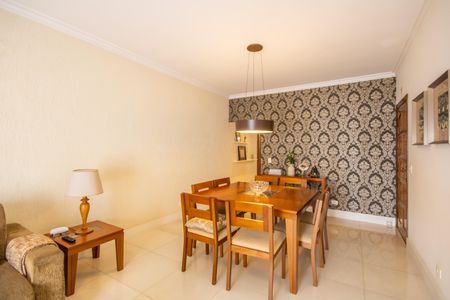 Casa à venda com 272m², 4 quartos e 2 vagasSala